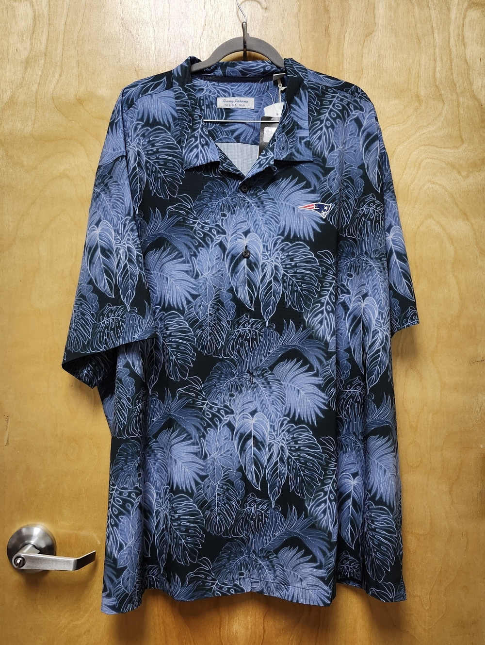 Tommy Bahama Size 4XLB New England Patriots NFL Shirt NWT